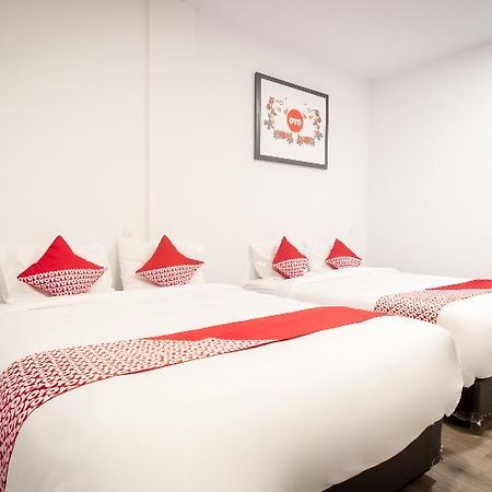 Oyo 835 Metropolitan Home Stay Медан Екстериор снимка
