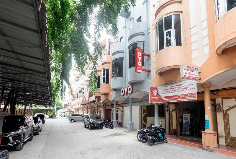Oyo 835 Metropolitan Home Stay Медан Екстериор снимка
