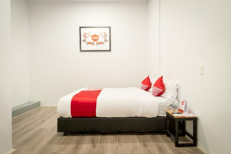 Oyo 835 Metropolitan Home Stay Медан Екстериор снимка