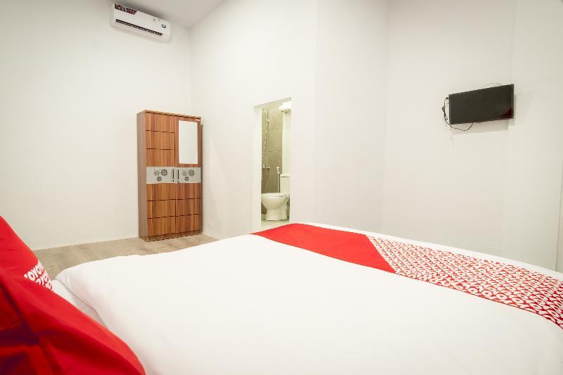 Oyo 835 Metropolitan Home Stay Медан Екстериор снимка